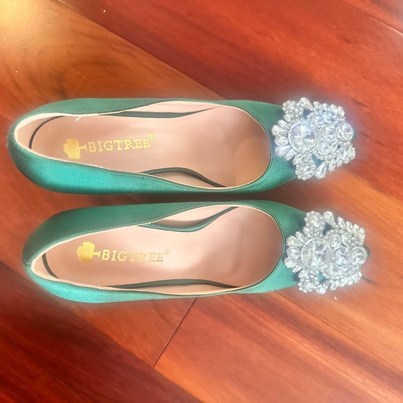 Green NWOT Rhinestone Stiletto Satin Heels holiday party - Picture 4 of 10